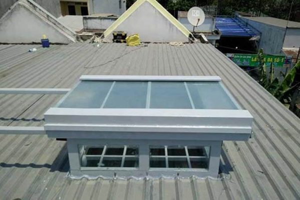 Thông gió cho nhà mái tôn bằng giếng trời