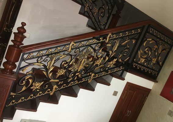 Cầu thang sắt nghệ thuật tay vịn gỗ 38