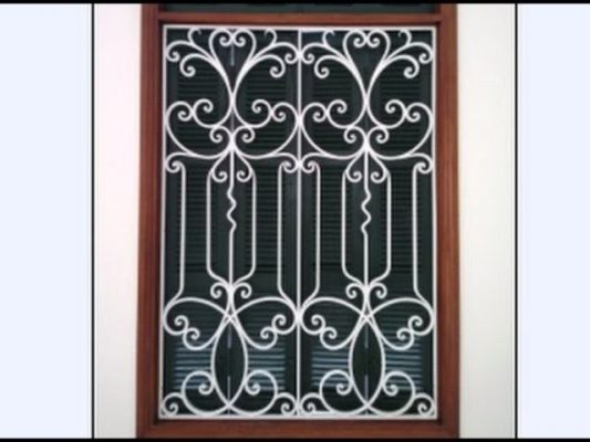 Khung sắt cửa sổ nghệ thuật mẫu 1