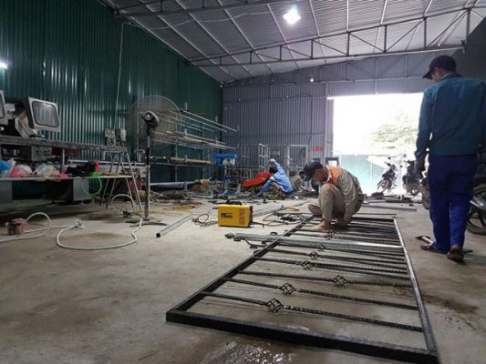 Địa chỉ làm cửa sắt pano 4 cánh đẹp và uy tín
