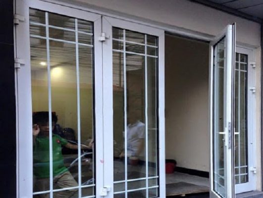 Mẫu cửa sắt pano 4 cánh đẹp hiện đại khác 2