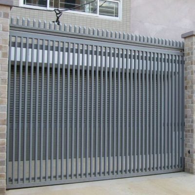 cổng sắt lùa treo bên ngoài 5