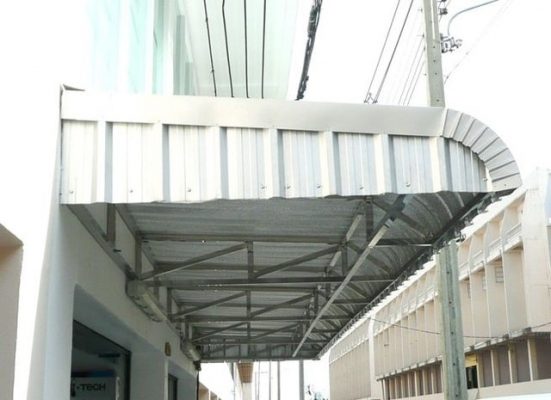 mẫu mái hiên bằng tôn 7
