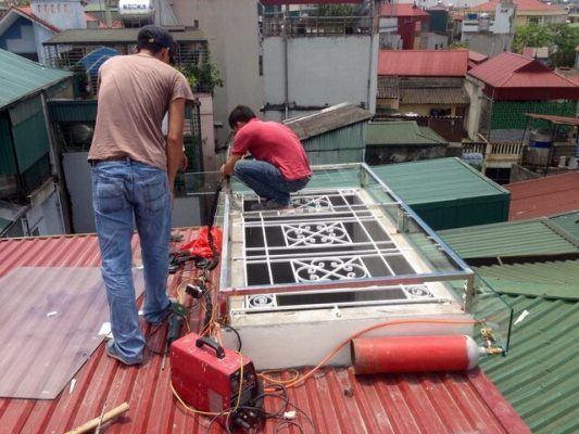 thi công giếng trời