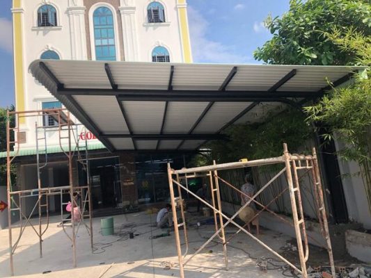 Vì sao nên lựa chọn mái tôn sân nhà đẹp?